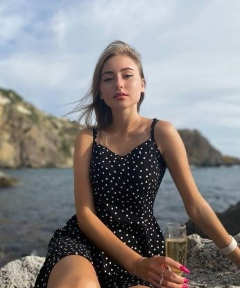 Соблазнительная шатенка ждет именно тебя! Готова подарить тебе незабываемую ночь и исполнить твои самые сокровенные фантазии. Звони! 13838, 25 лет