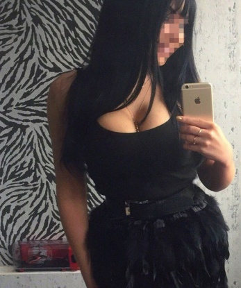 Сексуальная брюнетка с шаловливыми глазками и сочными губами готова окунуться в мир страсти и наслаждения вместе с тобой. Приглашаю в гости для незабываемого отдыха! 4237, 24 года